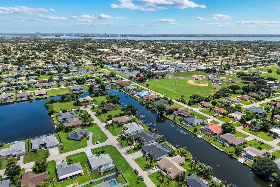 2126 NE 2nd St, Cape Coral, FL 33909