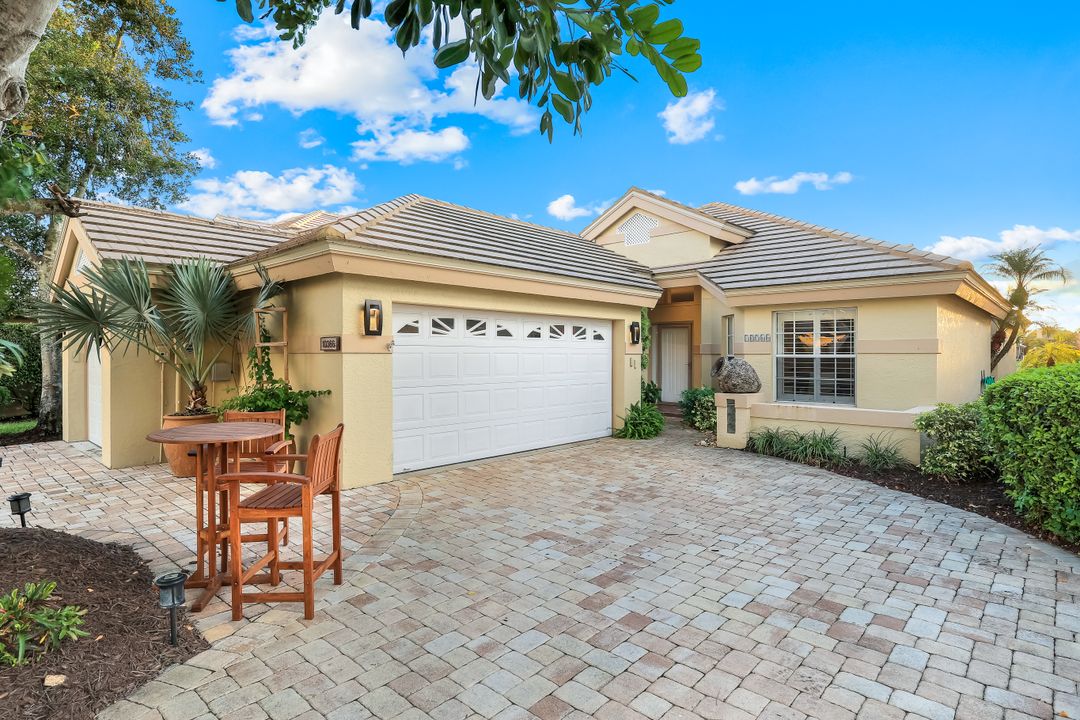 10366 Quail Crown Dr, Naples, FL 34119