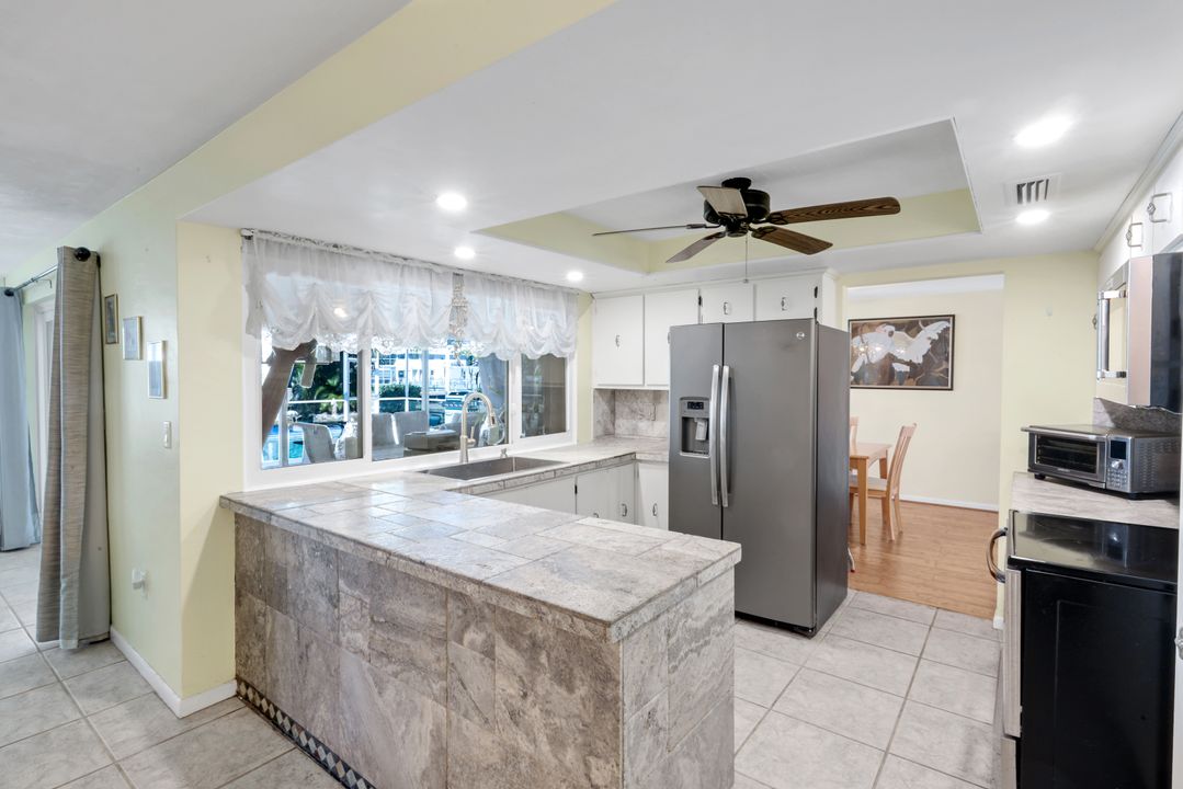 5201 Willow Ct, Cape Coral, FL 33904