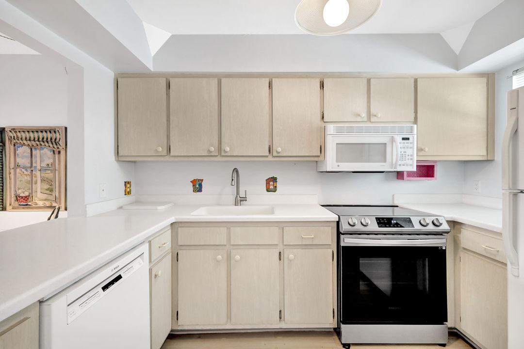750 Mooring Line Dr #207, Naples, FL 34102