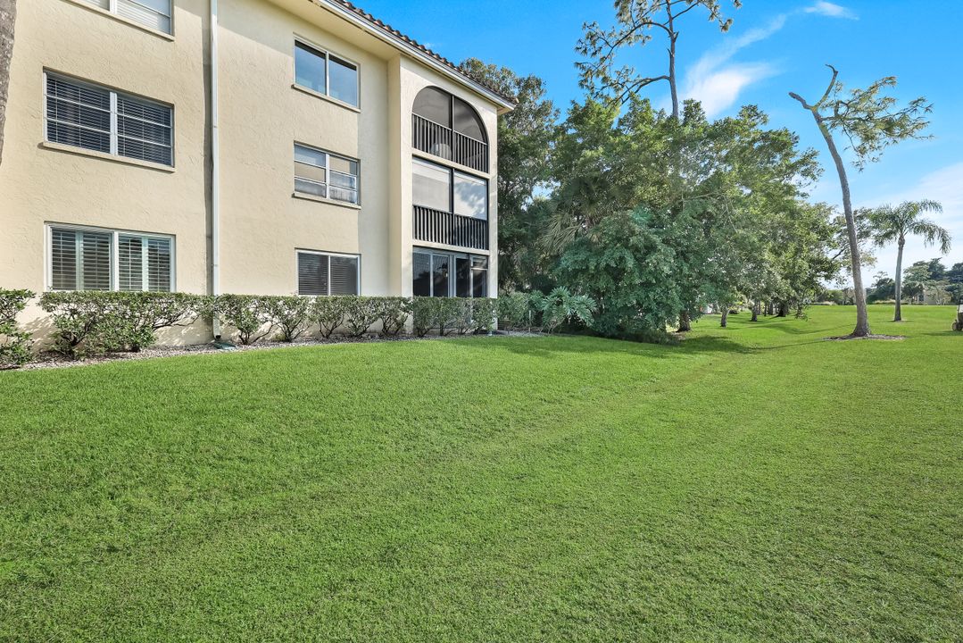 201 Quail Forest Blvd #101, Naples, FL 34105
