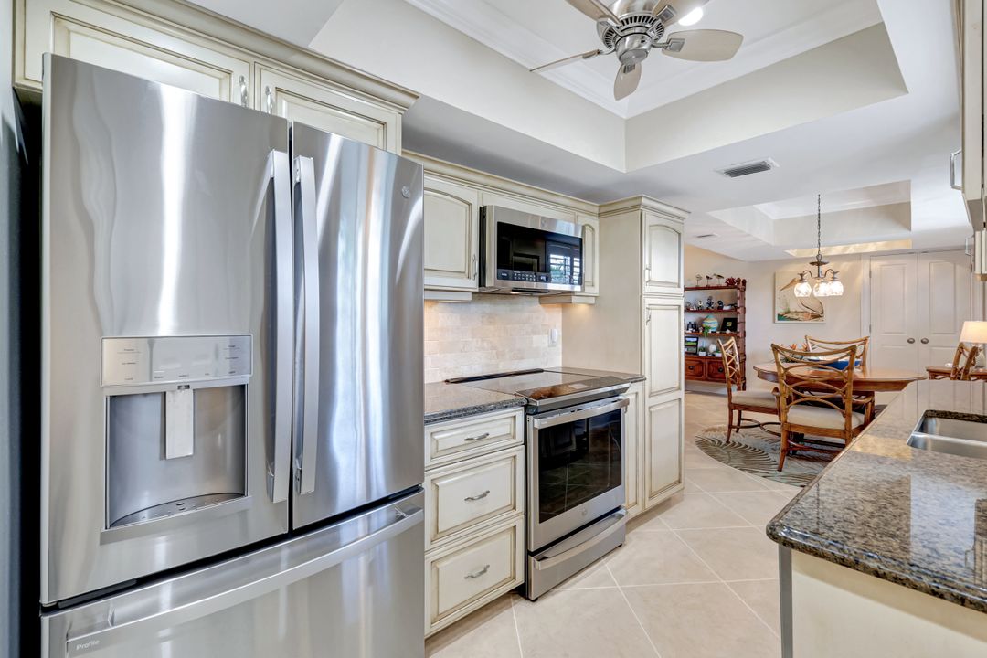 383 Harbour Dr #304, Naples, FL 34103