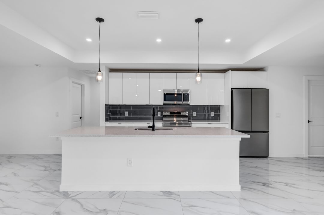 523 Wilmington Pkwy, Cape Coral, FL 33993