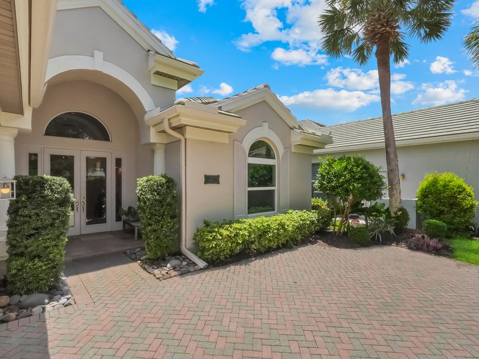 23151 Foxberry Ln, Bonita Springs, FL 34135