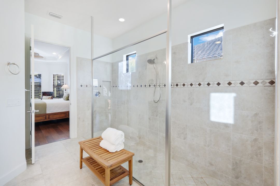 9368 Terresina Dr, Naples, FL 34119