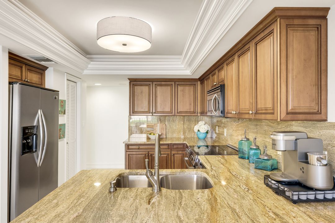 4451 Gulf Shore Blvd N #406, Naples, FL 34103