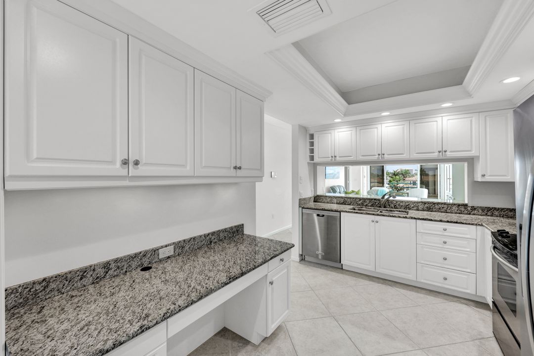 255 Park Shore Dr #341, Naples, FL 34103