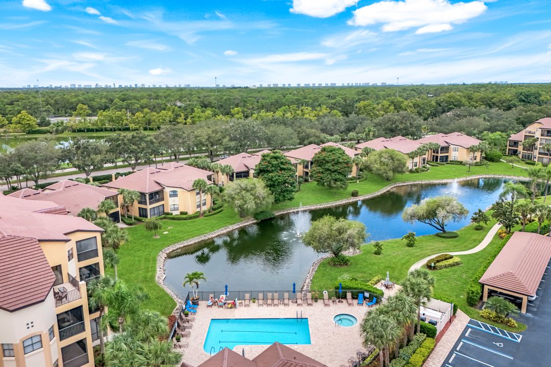 178 Vintage Cir # M-202, Naples, FL 34119