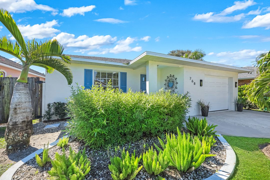 768 96th Ave N, Naples, FL 34108