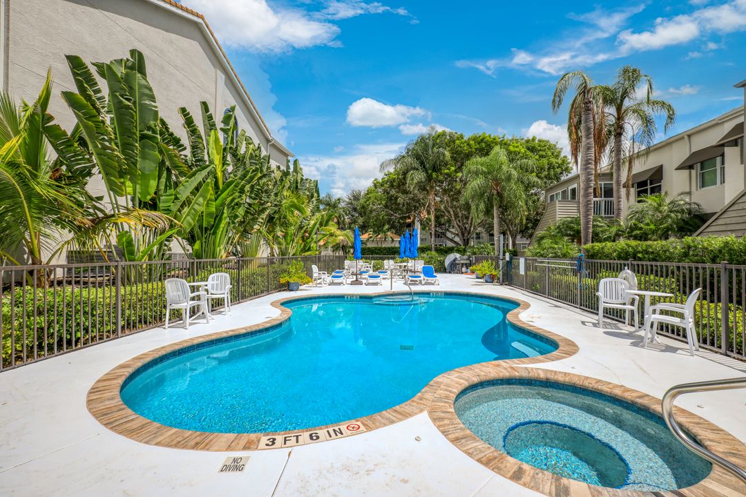 520 Club Side Dr #4, Naples, FL 34110