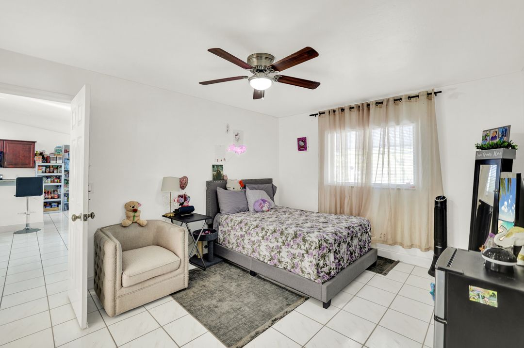 2540 47th Terrace SW, Naples, FL 34116