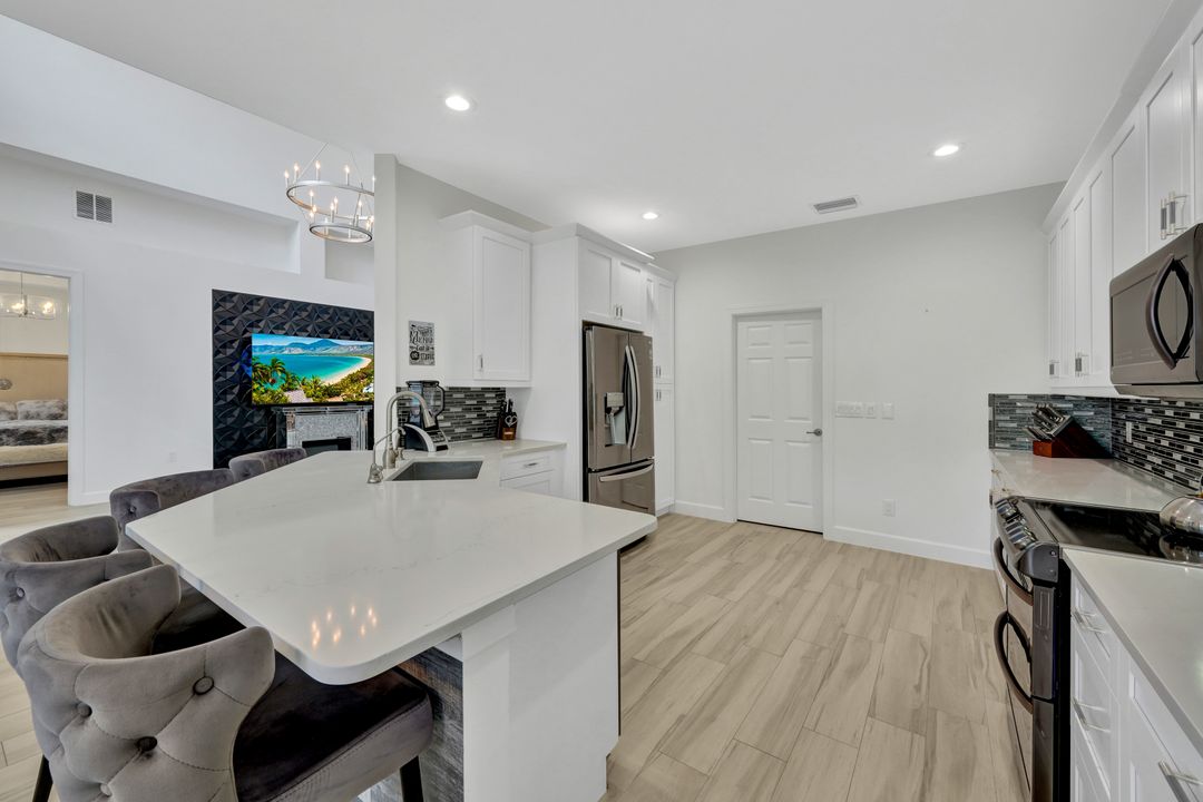 20001 Seadale Ct, Estero, FL 33928