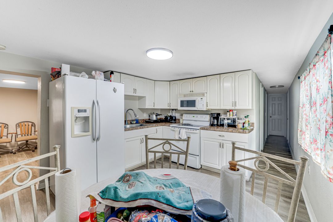 106 Moon Bay St, Naples, FL 34114