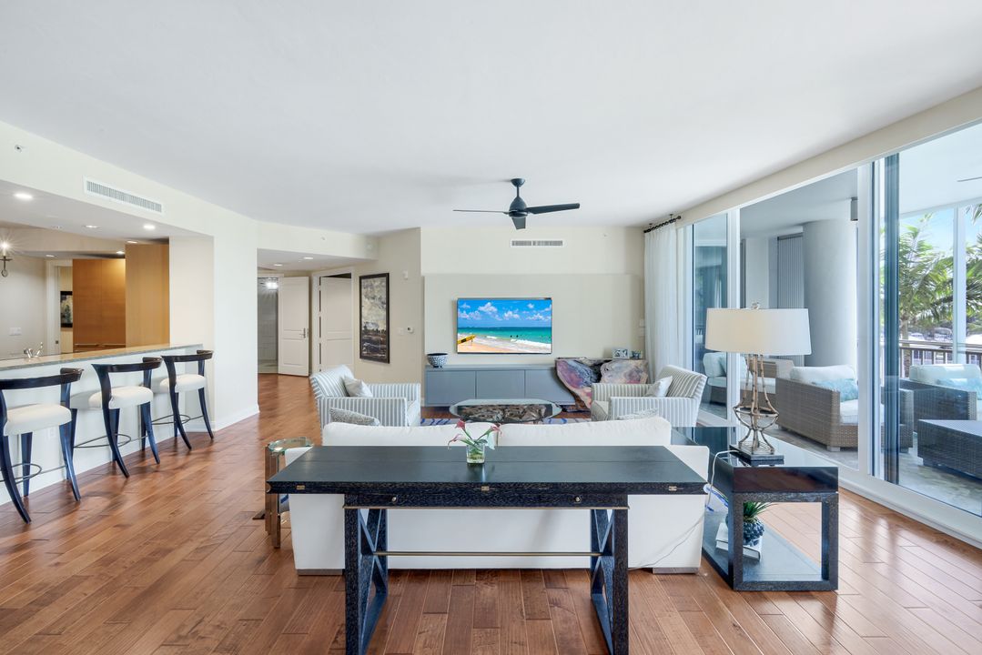 13675 Vanderbilt Dr #406, Naples, FL 34110