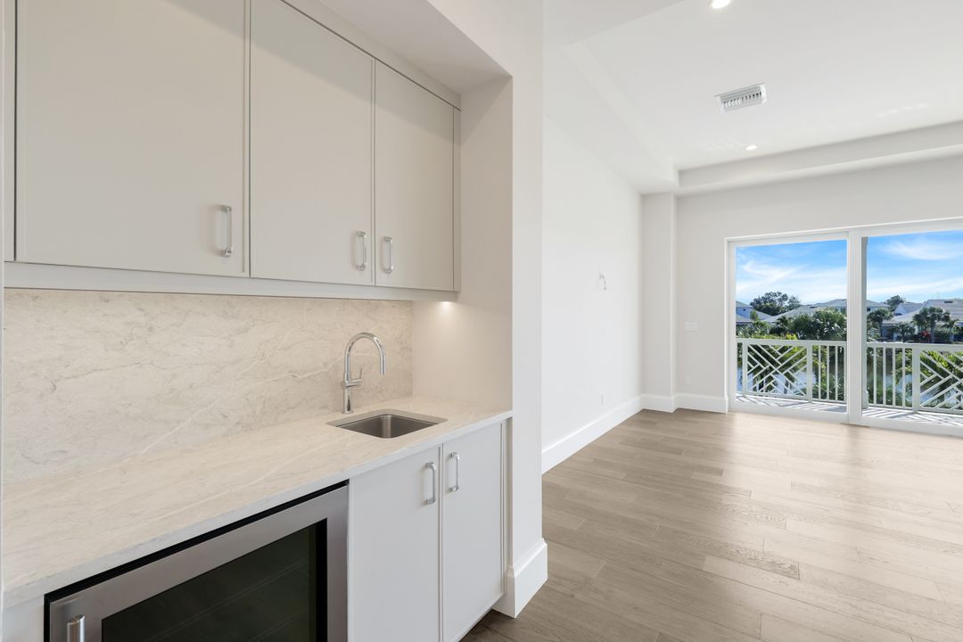 16716 Enclave Cir, Naples, FL 34110