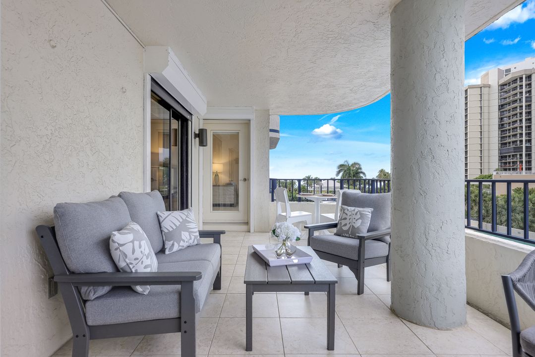 4451 Gulf Shore Blvd N #406, Naples, FL 34103