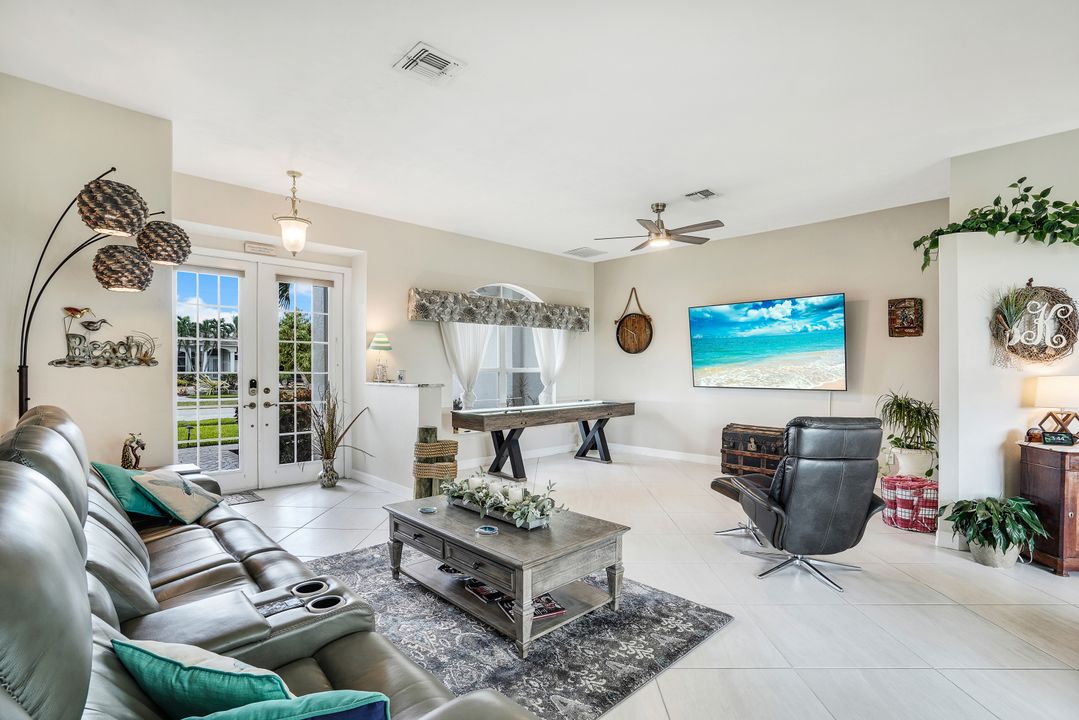 2210 Cape Coral Pkwy W, Cape Coral, FL 33914