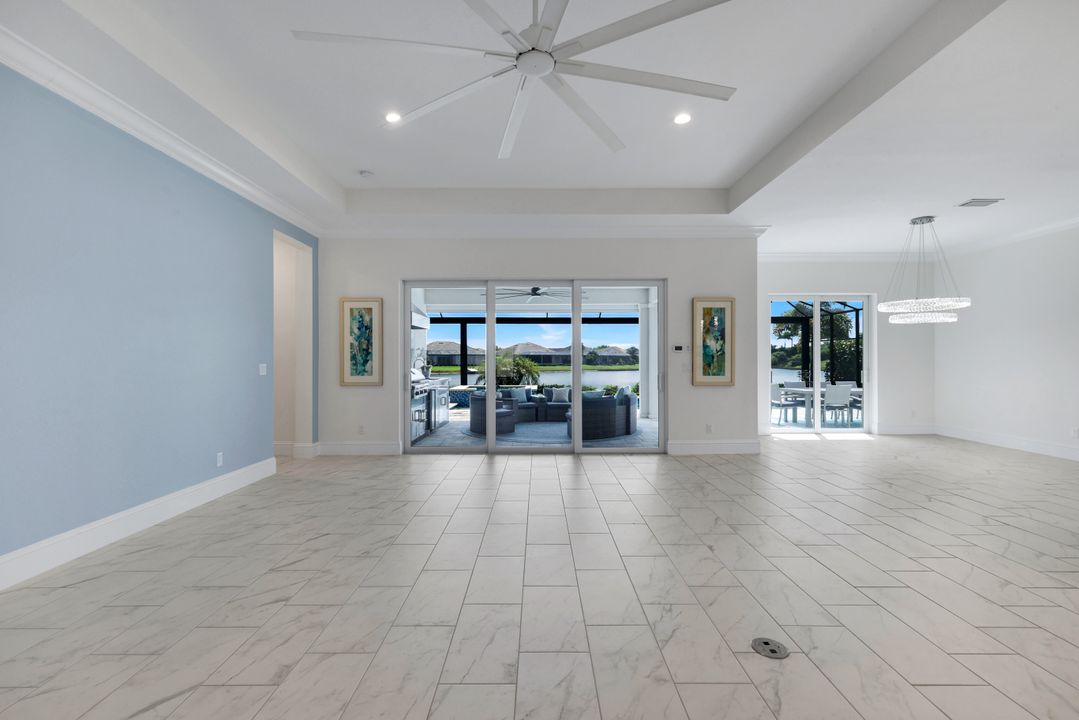 14386 Laguna Spgs Ln, Naples, FL 34114