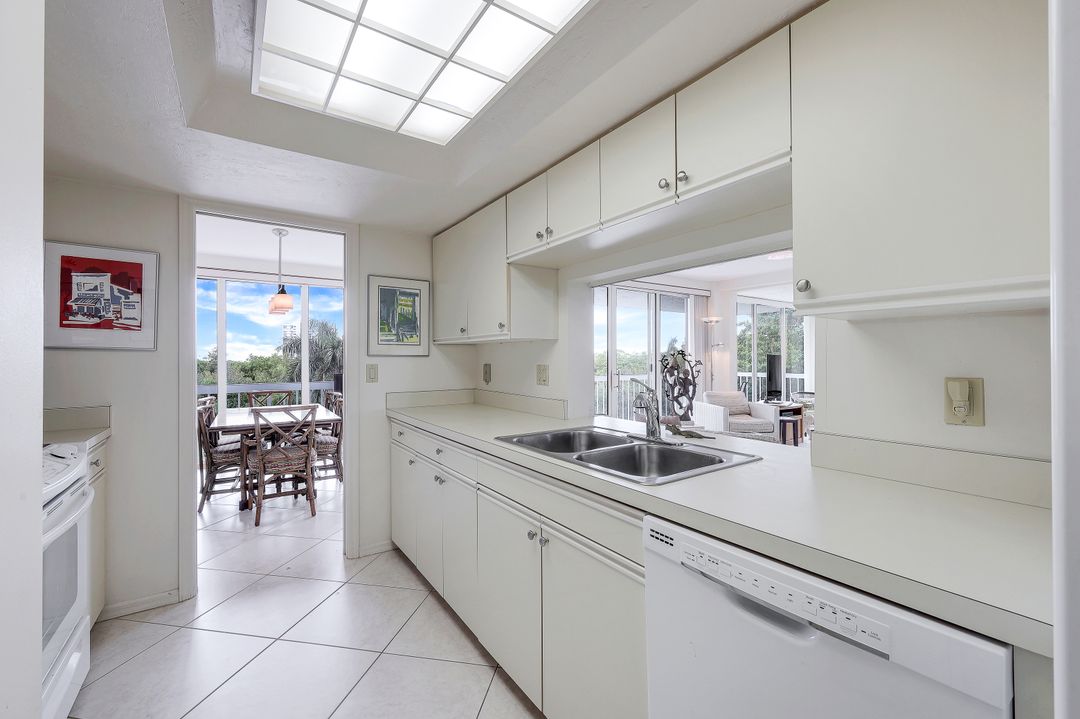 5501 Heron Point Dr #204, Naples, FL 34108