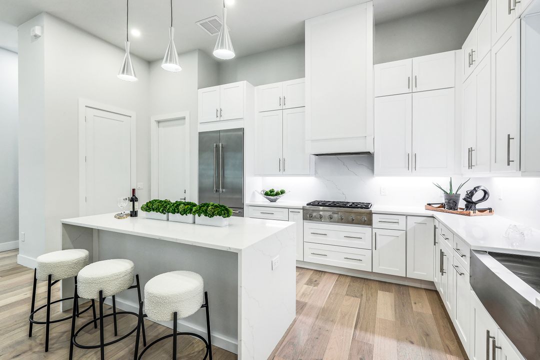 524 103rd Ave N, Naples, FL 34108