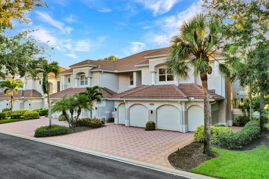3220 Hamlet Dr #4, Naples, FL 34105