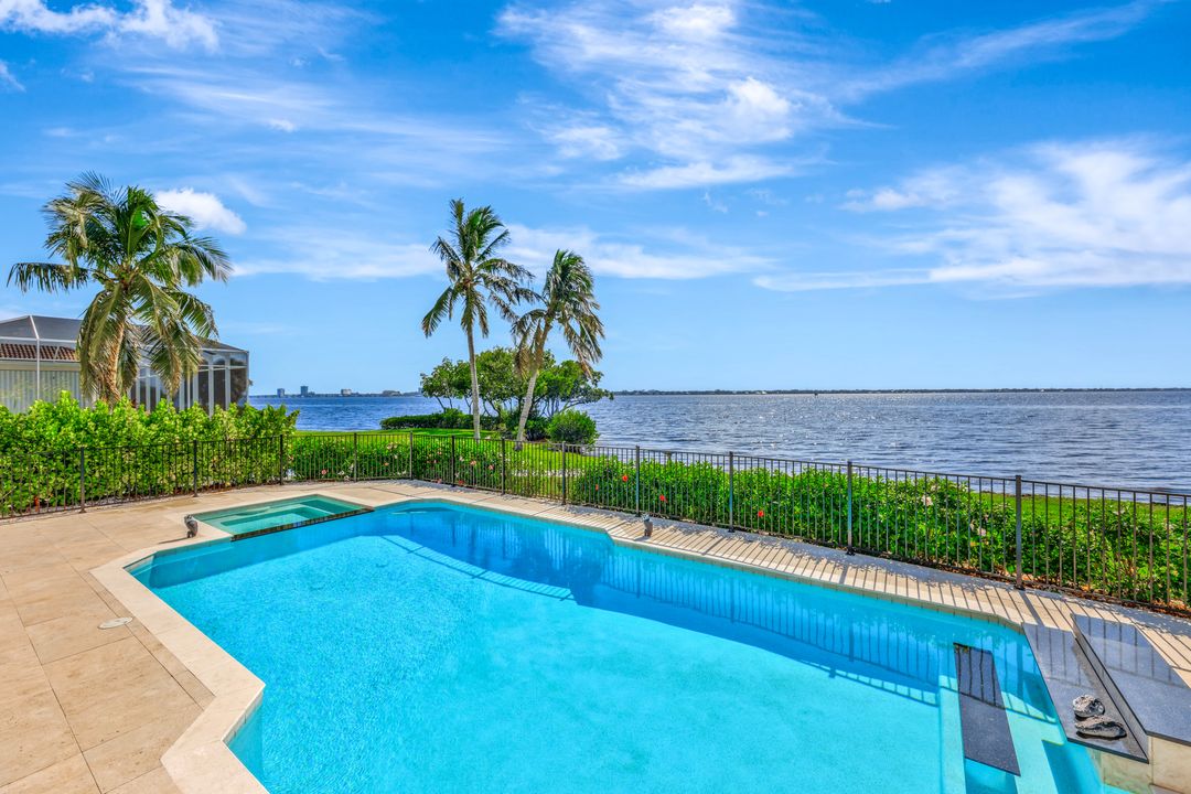 12560 Panasoffkee Dr, North Fort Myers, FL 33903