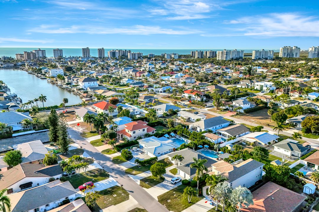 531 105th Ave N, Naples, FL 34108