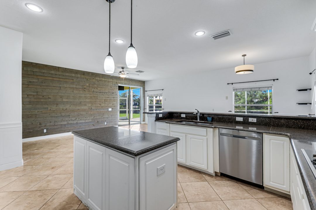 2210 Cape Heather Cir, Cape Coral, FL 33991