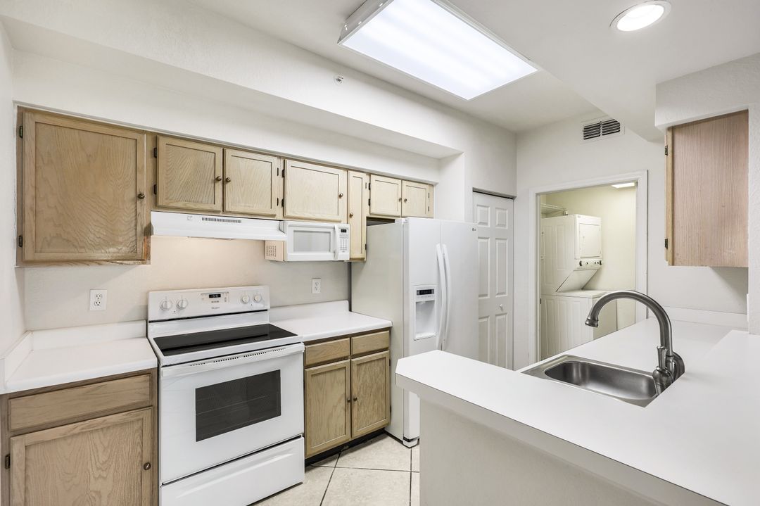 4620 St Croix Ln #911, Naples, FL 34109