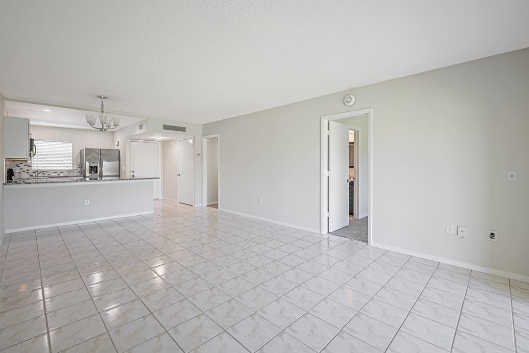 201 Quail Forest Blvd #202, Naples, FL 34105