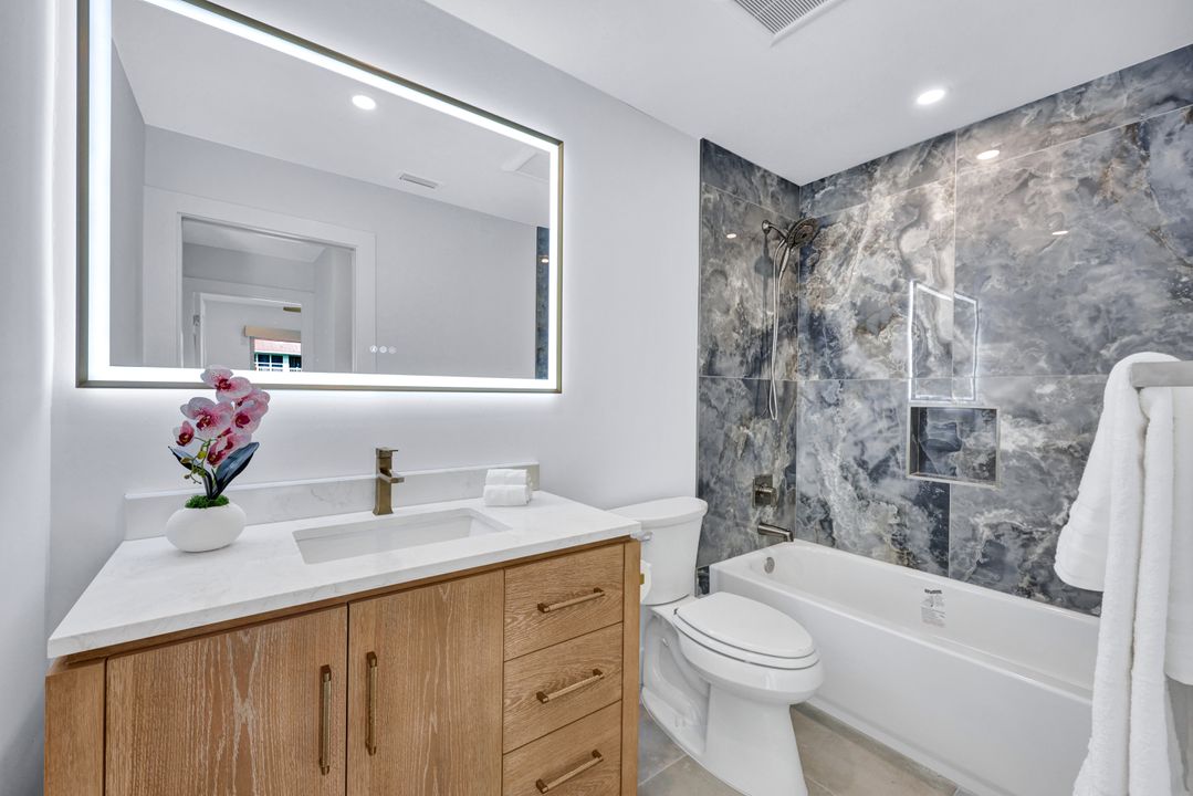 432 Oak Ave, Naples, FL 34108