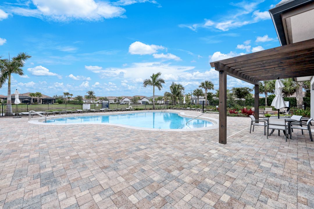 15261 Zeno Wy #102, Naples, FL 34114