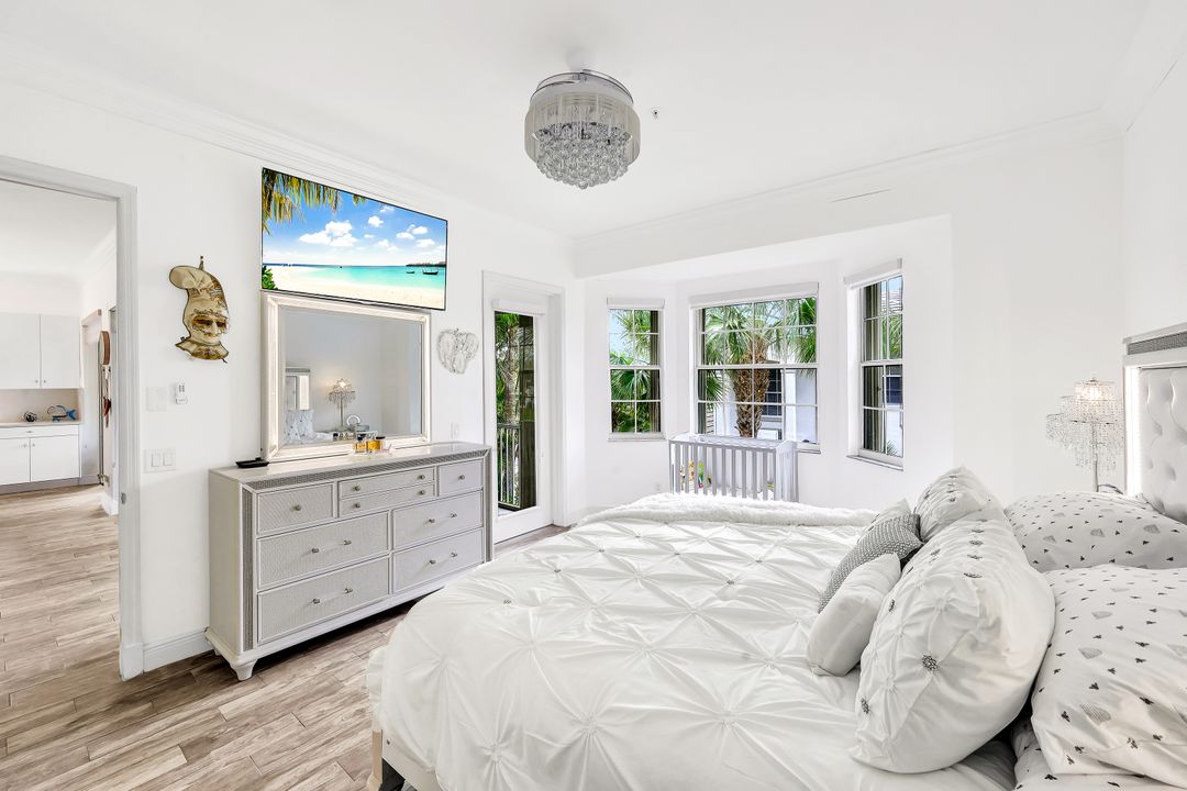 5040 Yacht Harbor Cir #6-201, Naples, FL 34112