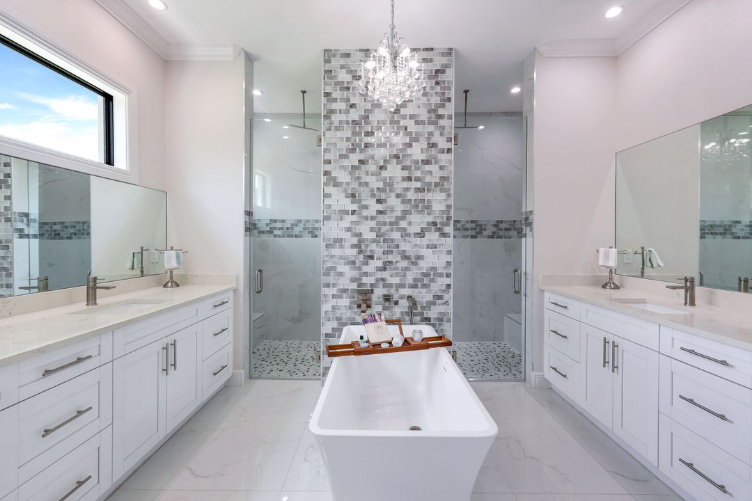 367 14th Ave NE, Naples, FL 34120