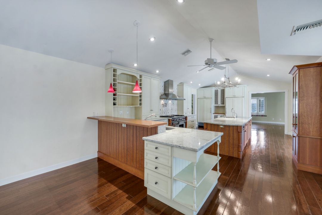 675 Murex Dr, Naples, FL 34102