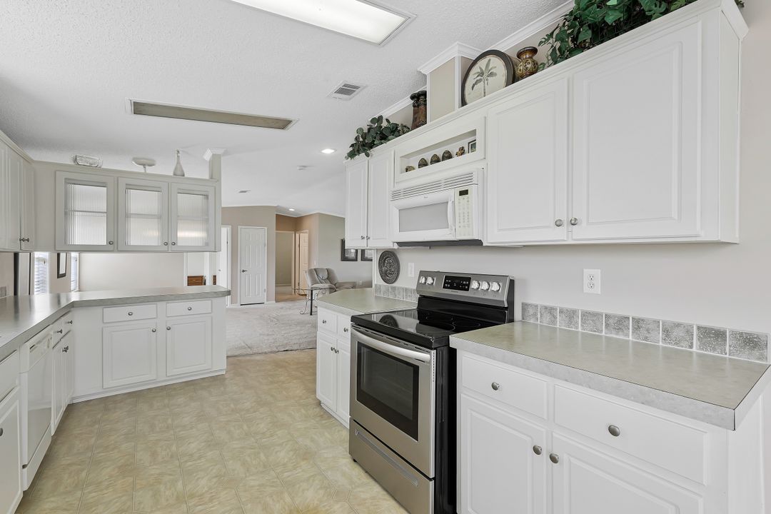 5318 Fiddleleaf Dr, Fort Myers, FL 33905