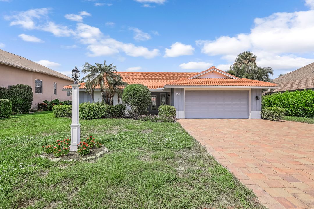 455 Bayside Ave, Naples, FL 34108