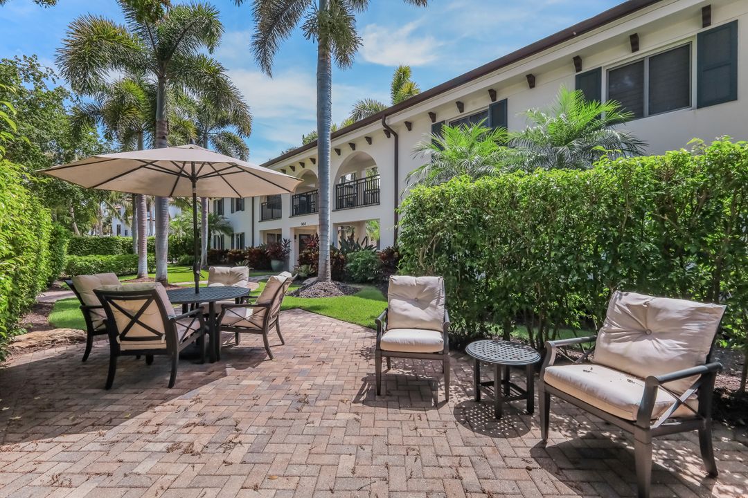 960 7th St S #105, Naples, FL 34102