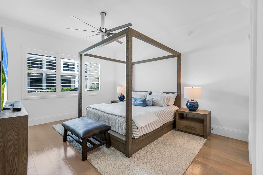 1130 3rd Ave S, Naples, FL 34102