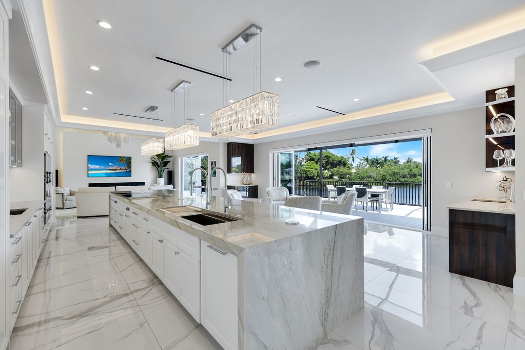 4900 Gulf Shore Blvd N, Naples, FL 34103