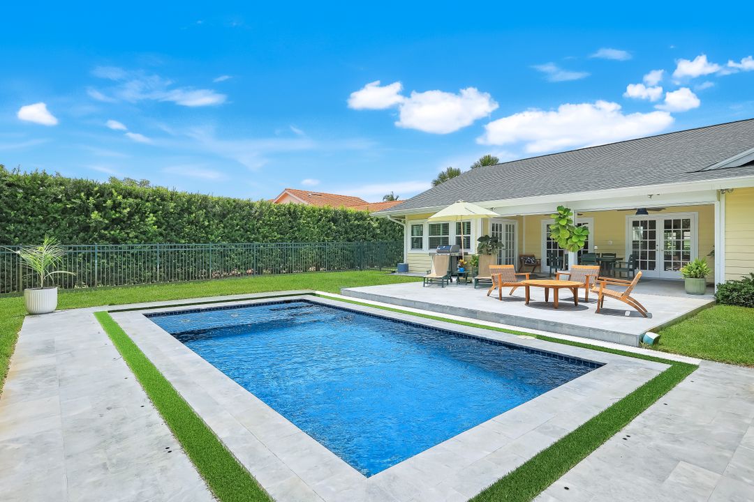 2319 Queens Way, Naples, FL 34112
