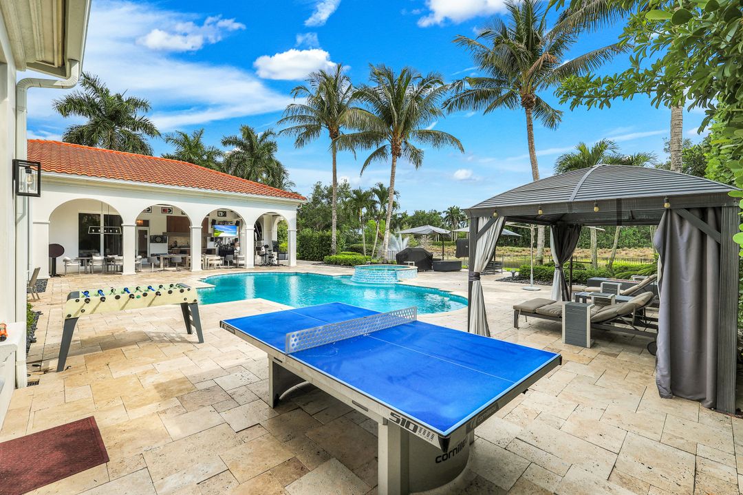 2885 Escada Ct, Naples, FL 34109