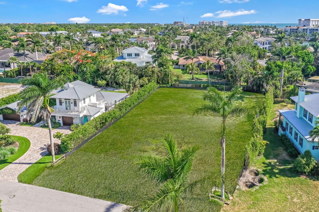 350 Rudder Rd, Naples, FL 34102