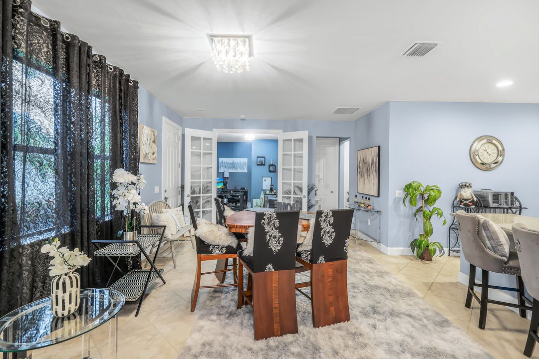 7659 Jacaranda Ln, Naples, FL 34114