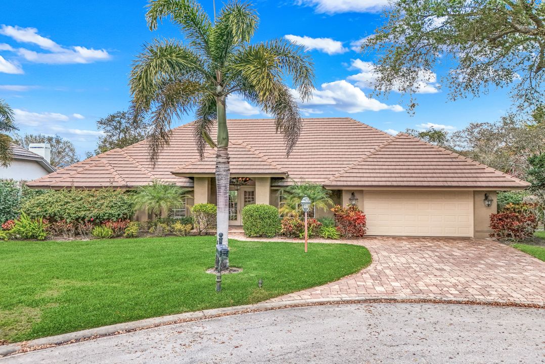 811 Pitch Apple Ln, Naples, FL 34108