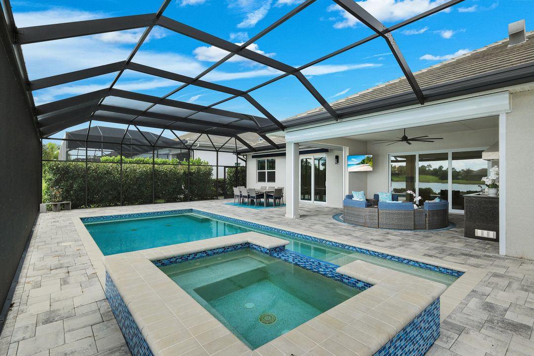 14386 Laguna Spgs Ln, Naples, FL 34114