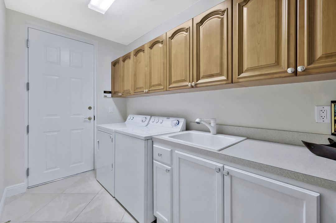 6501 Crown Colony Pl #102, Naples, FL 34108