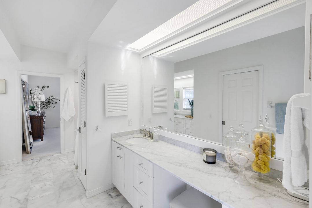 180 Edgemere Way S, Naples, FL 34105