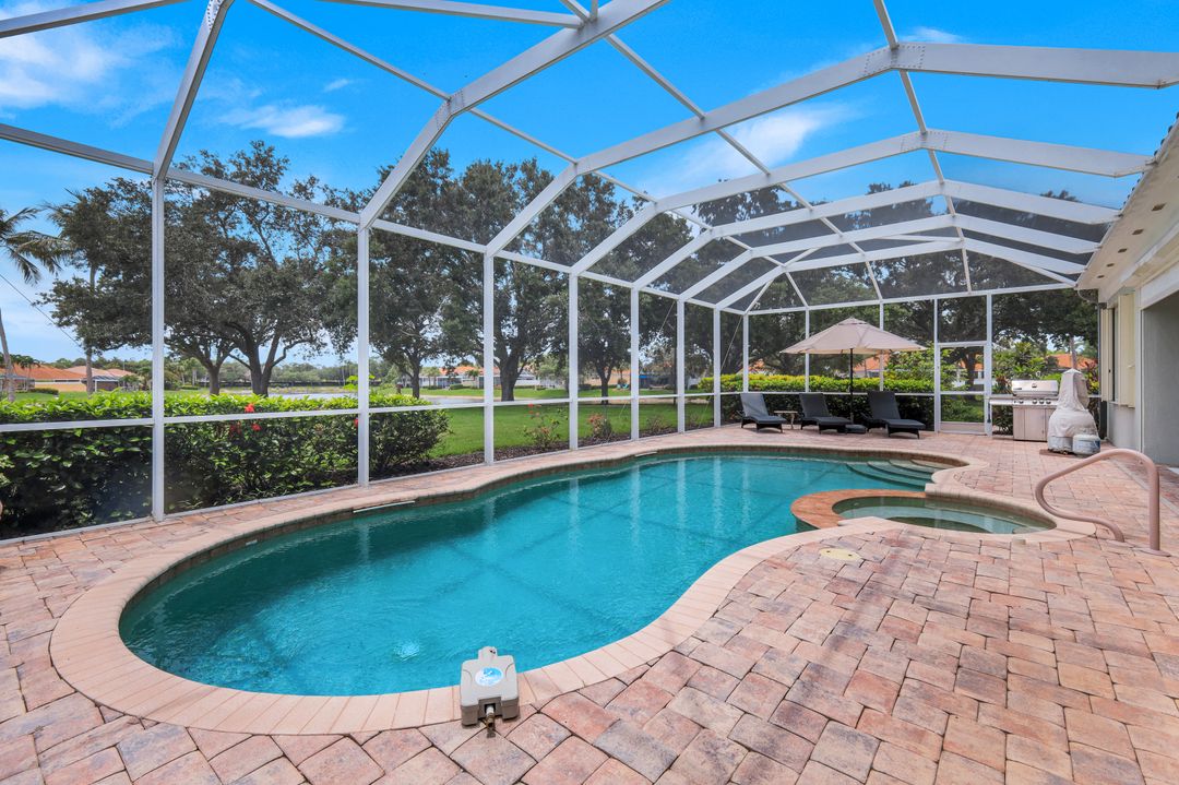 5855 Charlton Way, Naples, FL 34119