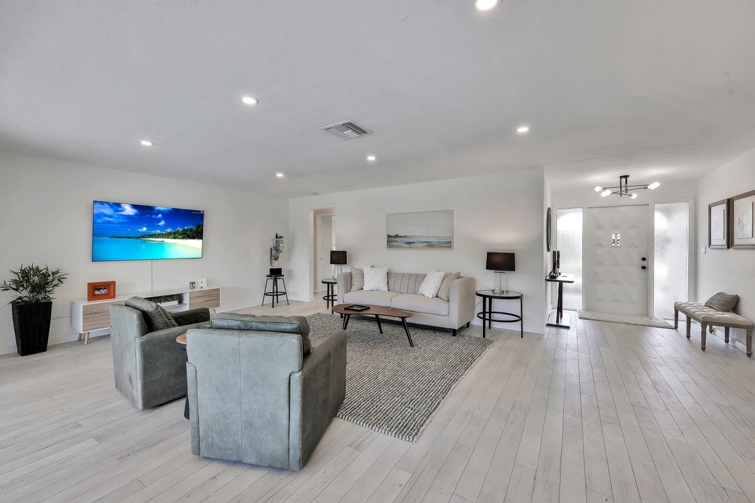 28448 Las Palmas Cir, Bonita Springs, FL 34135